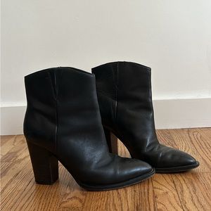 Vince black leather ankle boots EUC